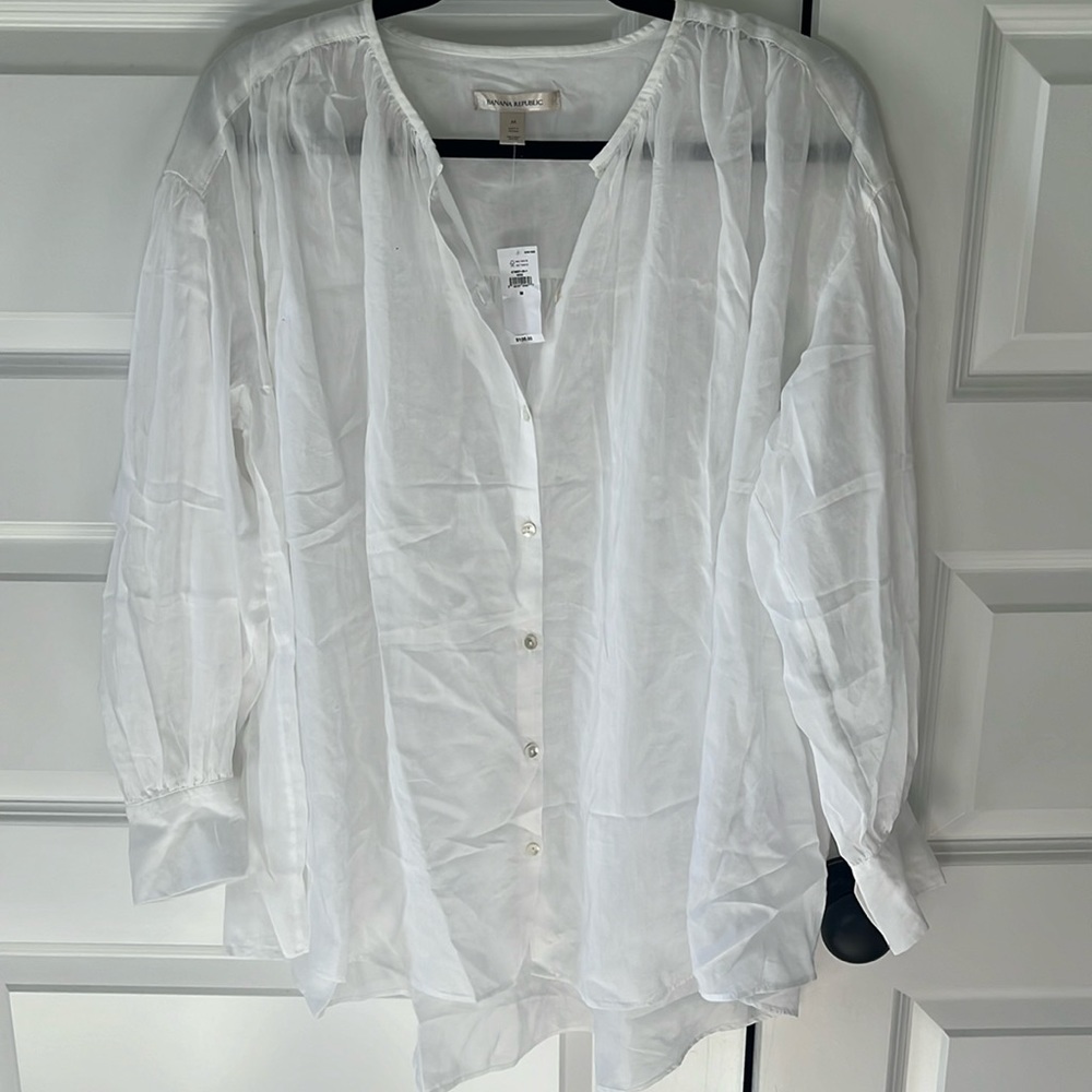 NWT Banana Republic White Flowy Blouse - size medium